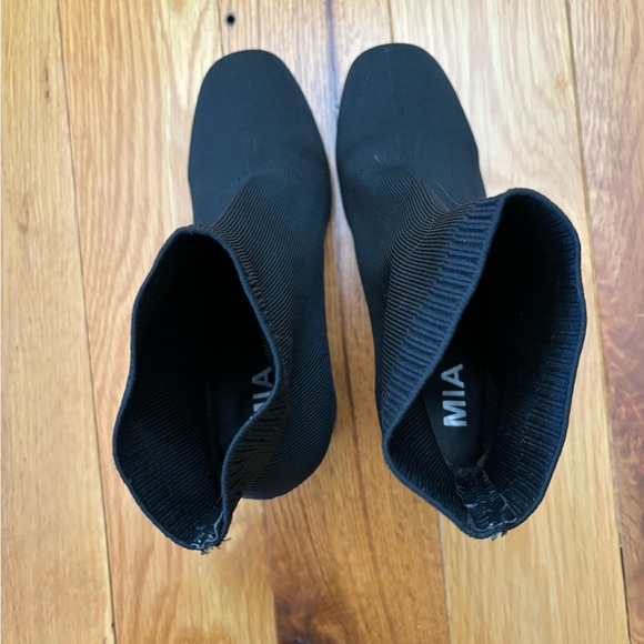 Size 9 Black Booties - Picture 3 of 5